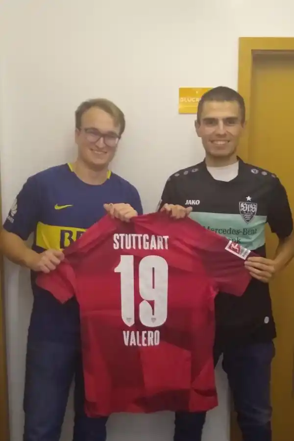 RECUERDO. Jannis grabó el apellido de su amigo para recordar su viaje.