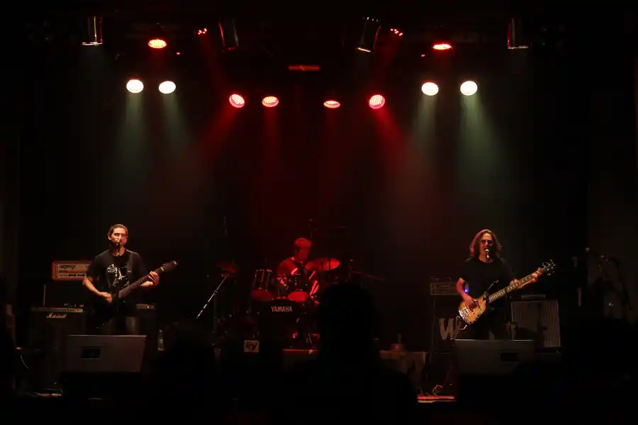 EN ROBERT NESTA. Se presenta Llovera.