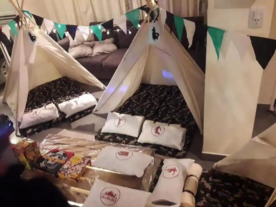 TODA LA NOCHE. Pijamada del juego Fortnite, que alquila Piri Pipí.