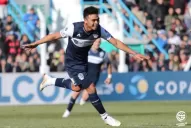 Un volante al que Maradona dirigió, cerca del “Santo”