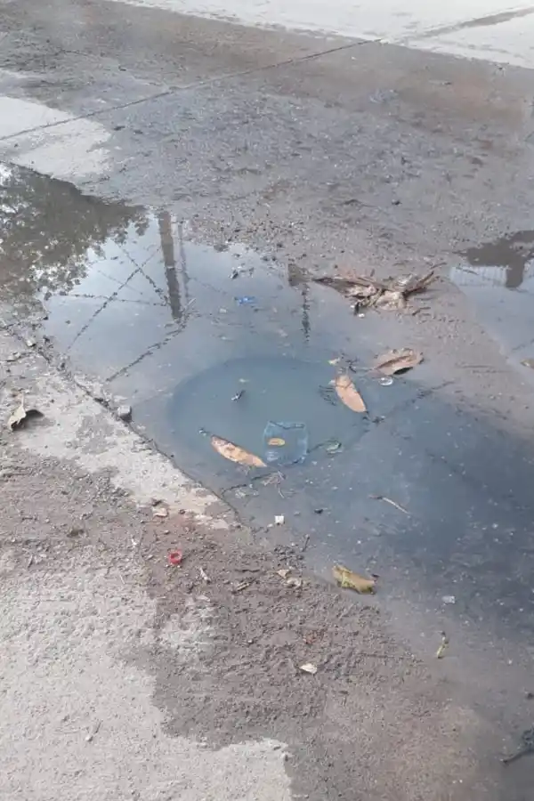 Pavimento destrozado en pleno centro