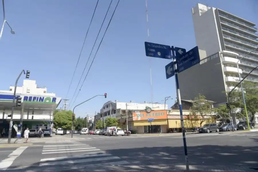 FARMACIA. La esquina de Alem y San Lorenzo fue escenario del ataque la gaceta / foto de franco vera
