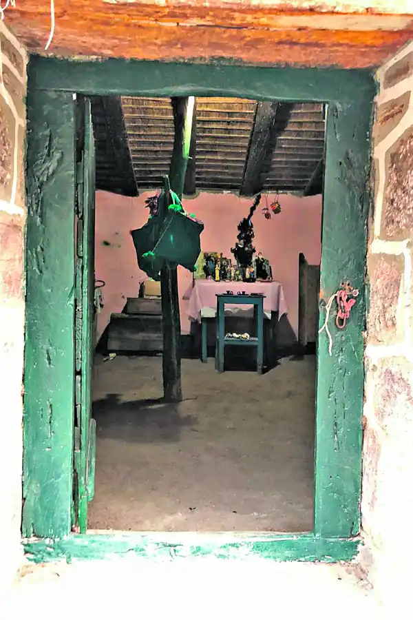 EN LA CUMBRE MUÑOZ. El interior del puesto Piedra Pintada, a 4.000 metros de altura.