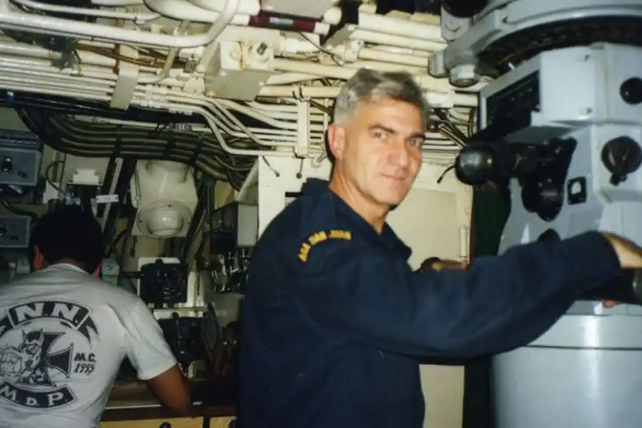 EN OPERACIONES. Tibaldi, durante sus años en el ARA San Juan. 