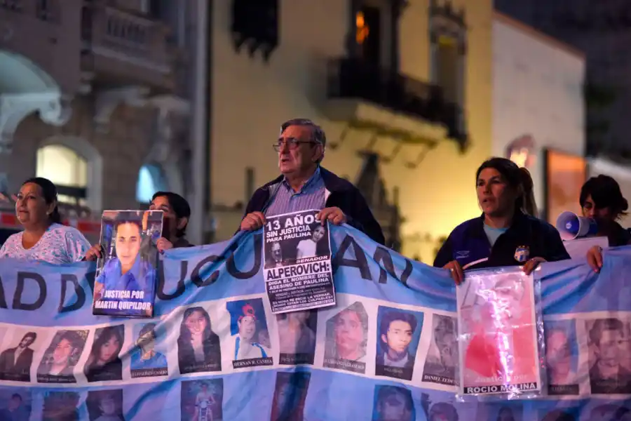SIEMPRE AHÍ. Religiosamente, cada martes los familiares marchan exigiendo justicia frente a Casa de Gobierno.