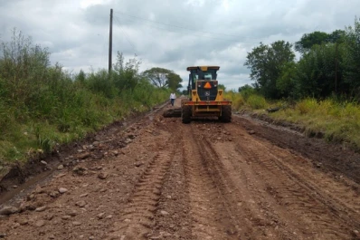 Acondicionan los caminos en las localidades afectadas por las lluvias