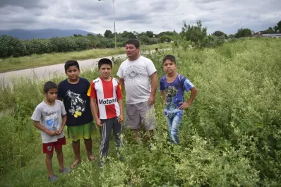 Que armen una cancha sin arcos; nosotros ponemos piedras y los imaginamos