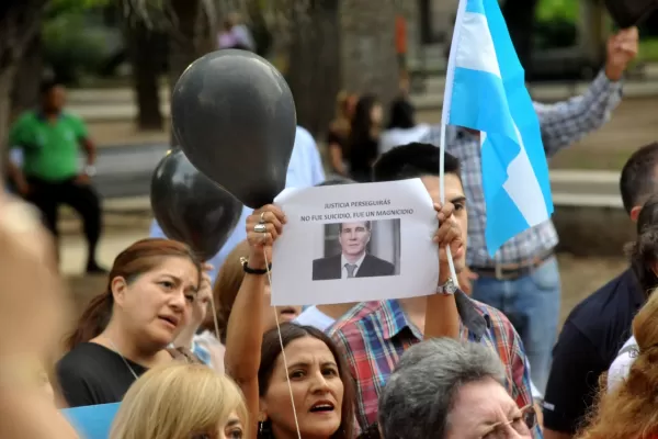 Fue asesinato, la principal hipótesis de los tucumanos en la marcha de Nisman