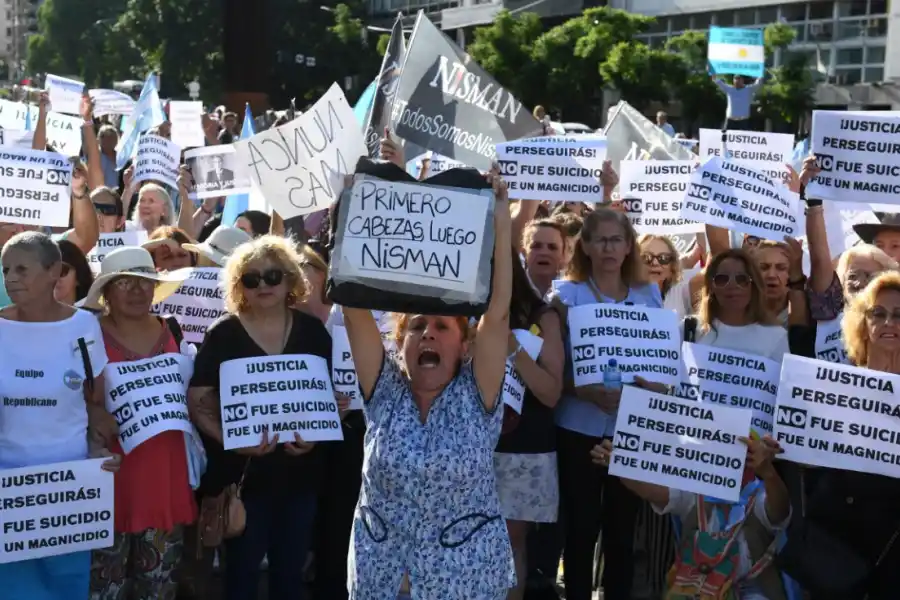 Fue asesinato, la principal hipótesis de los tucumanos en la marcha de Nisman