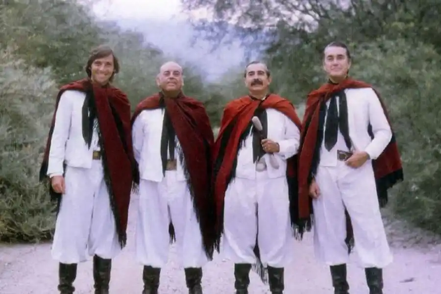 LOS ÚLTIMOS. Facundo Saravia, Juan Carlos Saravia,  Polo Román y Pancho Figueroa.