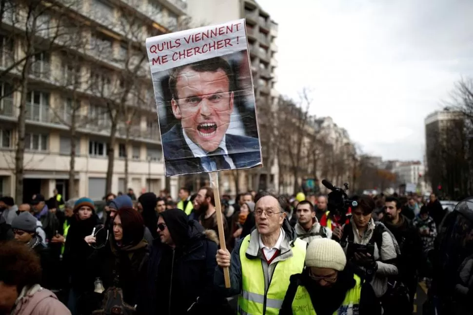 EN PARÍS. Los manifestantes protestan cada sábado desde hace 15 meses. reuters