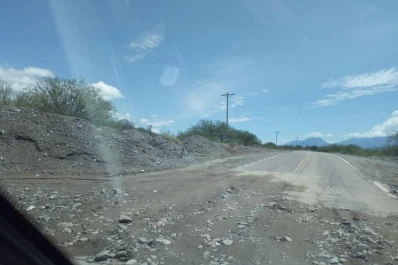 Ruta en mal estado cerca de Colalao del Valle