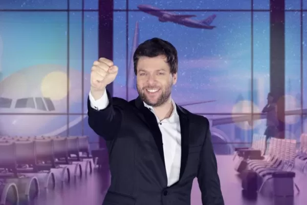 Guido Kaczka pilota un avión de entretenimientos