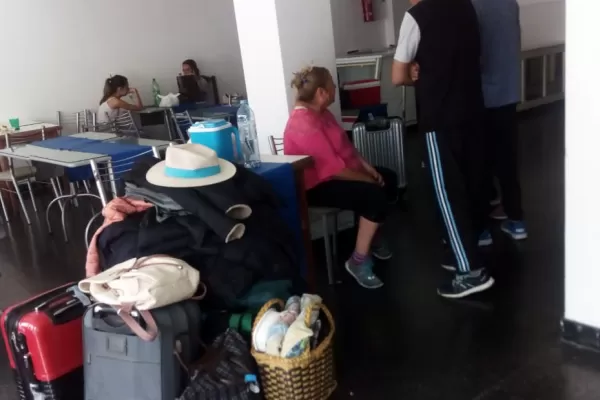Varados en Mar del Plata: una empresa cordobesa denunció al operador tucumano por usar su nombre