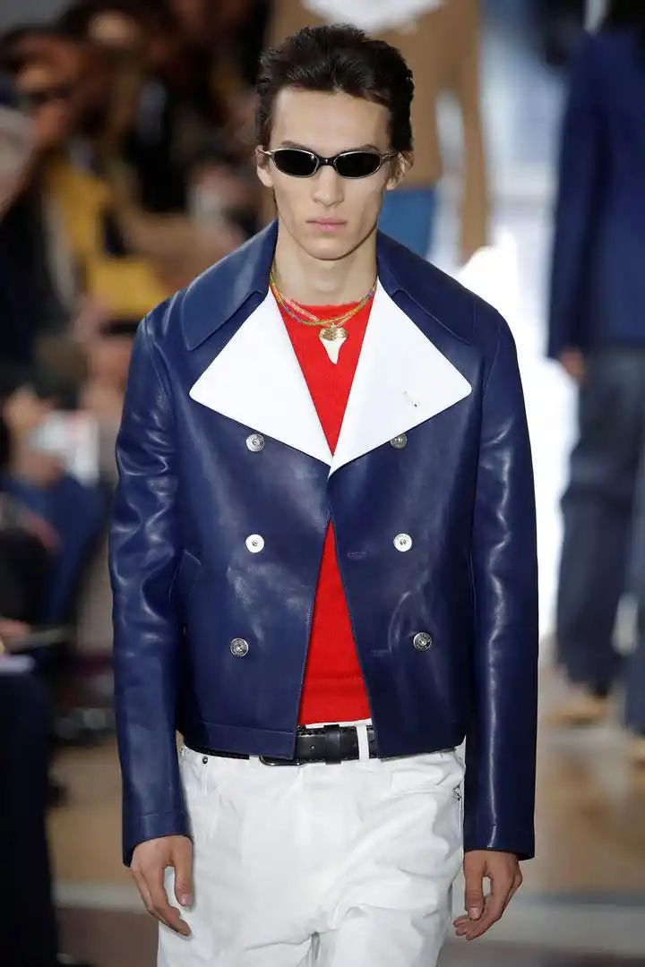 NUEVO CUERO. Bruno Sialelli, de Lanvin, propone chaquetas bicolor.
