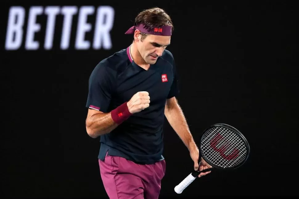 UNA LEYENDA. El hombre de las 900 semanas en el top 10, Roger Federer, festeja el triunfo sobre Steve Johnson.  reuters
