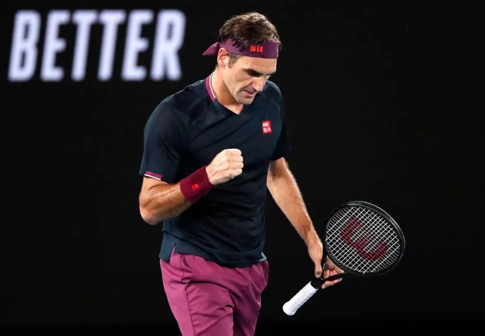 UNA LEYENDA. El hombre de las 900 semanas en el top 10, Roger Federer, festeja el triunfo sobre Steve Johnson.  reuters
