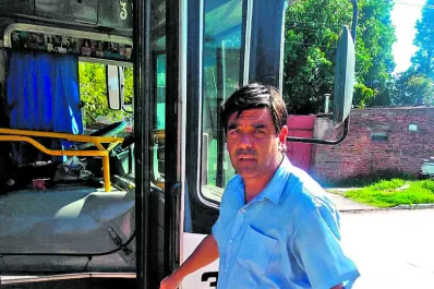 De la cancha al bondi: ex futbolistas tucumanos que cambiaron la pelota por el volante