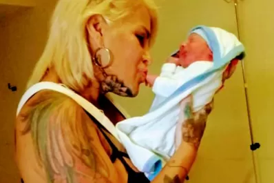 Los lectores creen que Jorgelina Zalazar debería hacer el trámite de adopción correspondiente