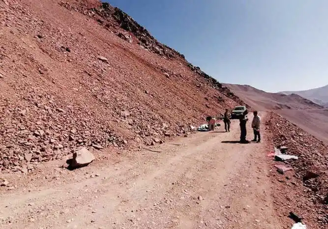 Las rutas chilenas volvieron a enlutar a Tucumán: una mujer murió tras volcar una camioneta 