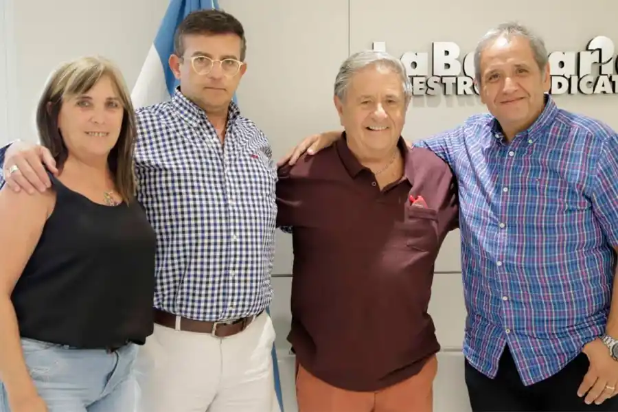 MITIN. Los diputados Ormachea y Cisneros, el ex presidente Duhalde y el titular bancario, Sergio Palazzo.