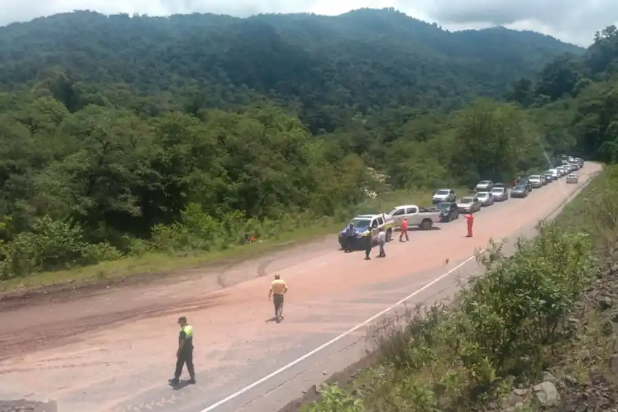 Tras la habilitación, la ruta a Tafí del Valle está saturada de vehículos