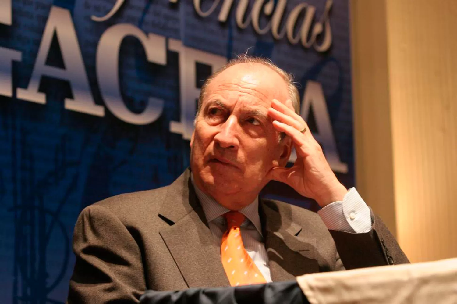 PROFETA EN SU TIERRA. Disertó en Tucumán en el Ciclo de Conferencias de LA GACETA, el 18 de julio de 2007.