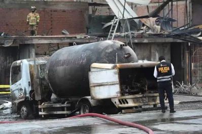 Aumentan a ocho los fallecidos por la explosión de un camión en Lima