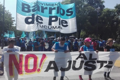 Barrios de Pie se manifiesta en la plaza Independencia