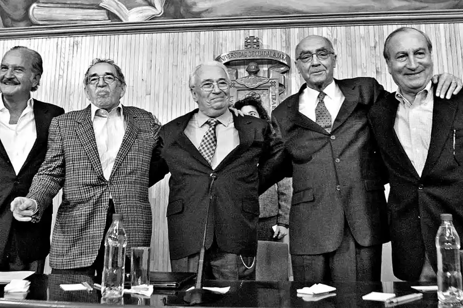 UNIVERSIDAD DE GUADALAJARA, 2004. Carlos Fuentes, “Gabo”, Belisario Betancourt, José Saramago y Tomás Eloy.