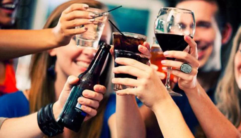 NATURALIZACIÓN. El consumo excesivo de alcohol es parte de la cultura y suele ser sinónimo de celebración. 