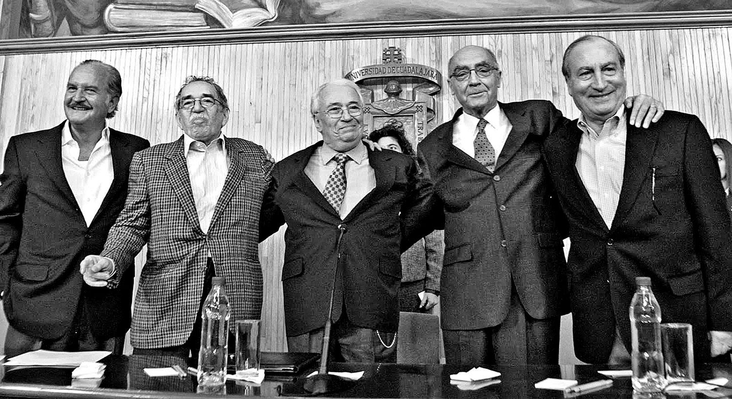 UNIVERSIDAD DE GUADALAJARA, 2004. Carlos Fuentes, “Gabo”, Belisario Betancourt, José Saramago y Tomás Eloy.