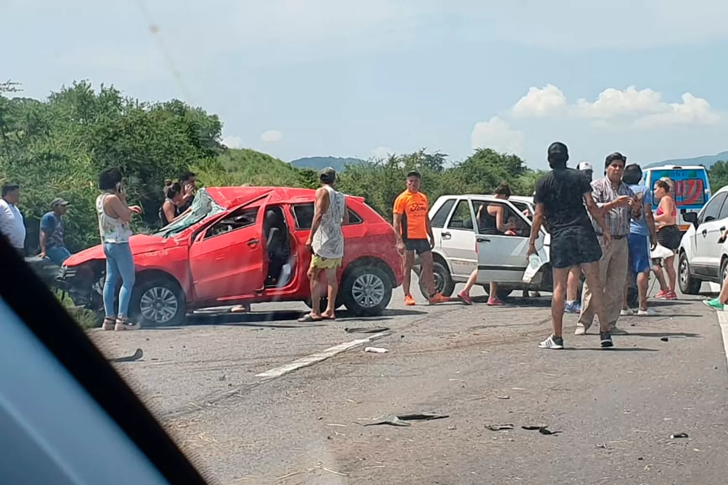 En cadena: cuatro autos chocaron camino a El Cadillal