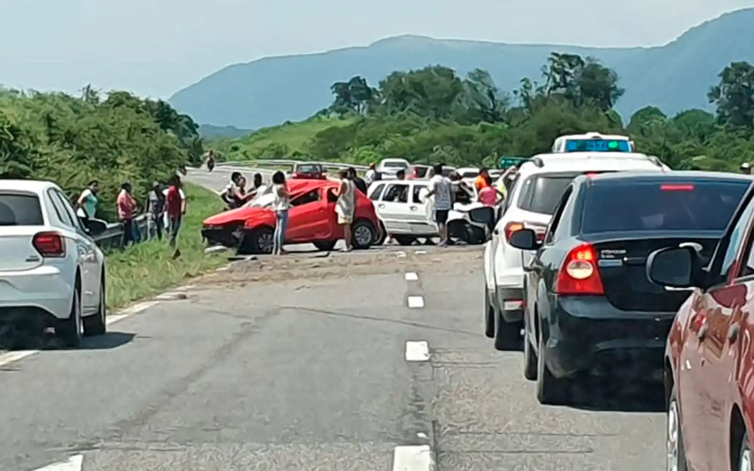 En cadena: cuatro autos chocaron camino a El Cadillal