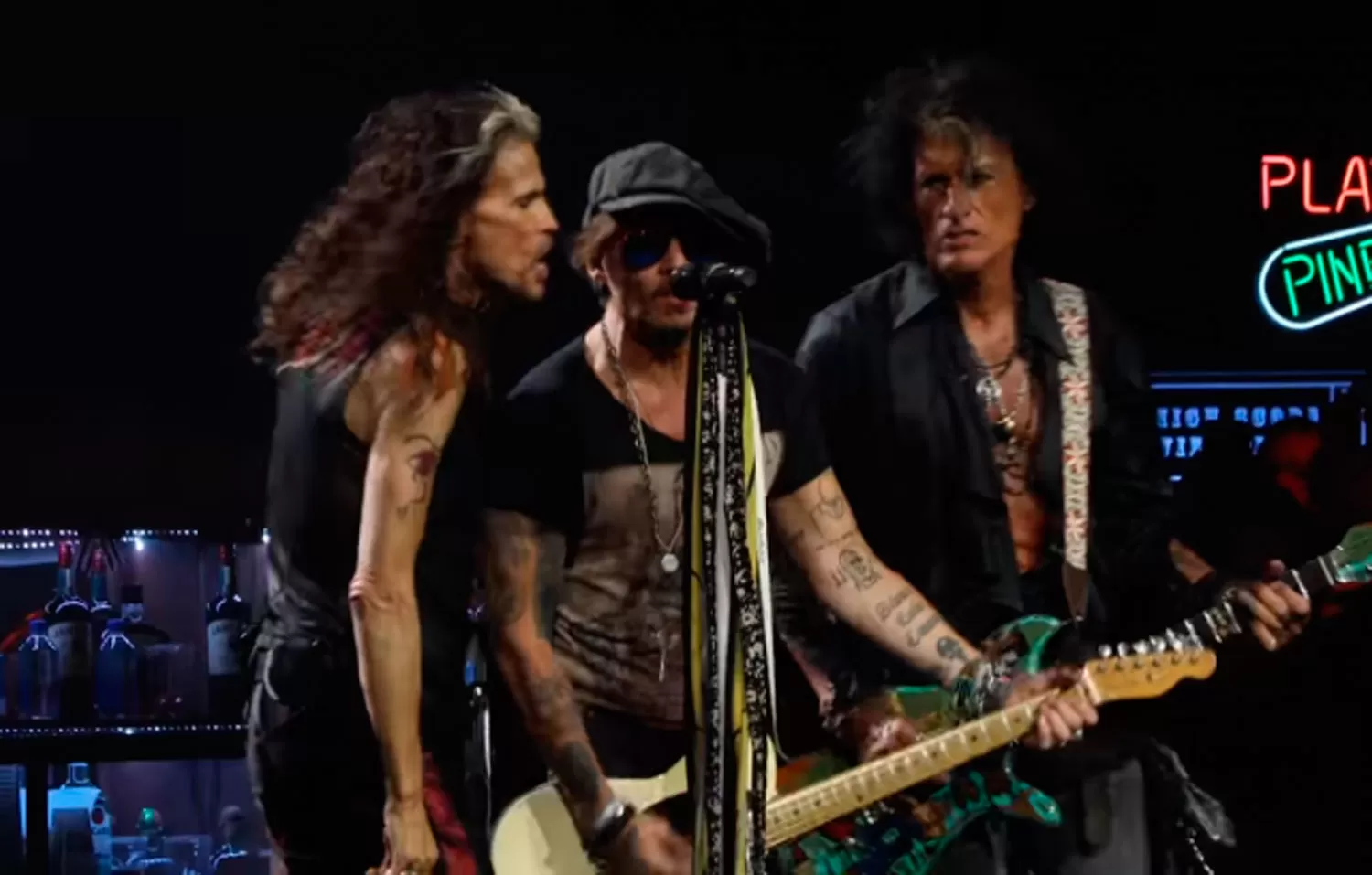 Johnny Depp tocó con Aerosmith por el aniversario de la banda