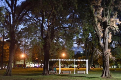 El parque nocturno es un imán para los tucumanos