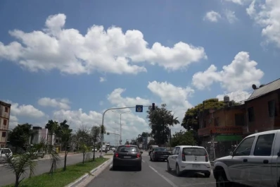 Los semáforos de El Manantial funcionan mal o están apagados