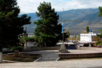 Un joven fue apuñalado a dos cuadras de la plaza de El Mollar
