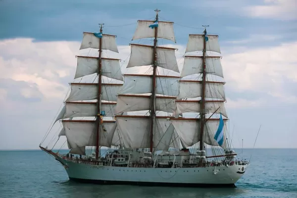 La Fragata Libertad amarró este mediodía en Mar del Plata