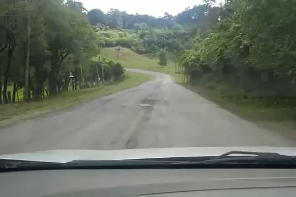 Filmó el mal estado de la ruta a San Javier: hay cada cráter