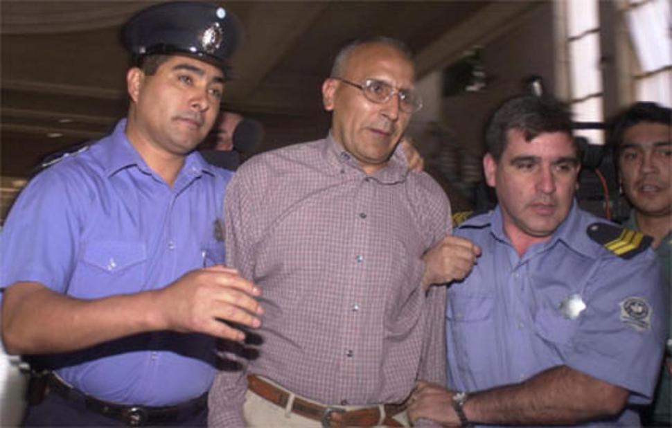 LA CONDENA EN 2003. Carlos Marcovich se retiró acompañado por dos policías luego del juicio, y no quiso hablar con la prensa cuando fue la sentencia