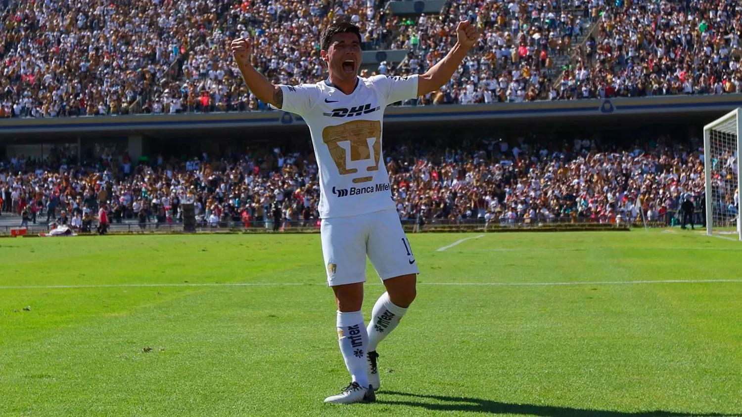 EN EL PASADO. Alustiza jugó en Pumas y luego regresó a Puebla, donde no fue tenido en cuenta. Hoy se suma al Decano.  FOTO TOMADA DEL TWITTER DE @PASIONTRICOLOR5 