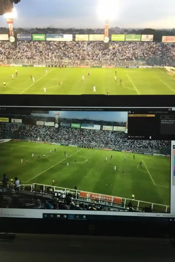 Con la ayuda de un video, Zielinski maneja cuadro por cuadro al Decano