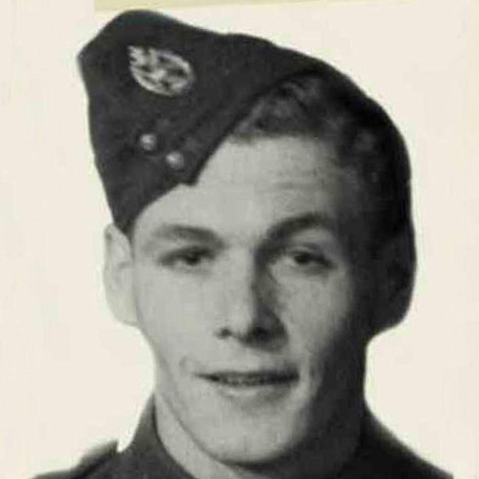 DENIS AVEY. El soldado inglés antes de ser capturado por los nazis.