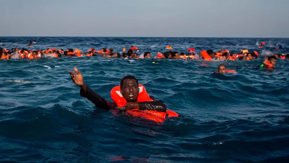 Más de 300 migrantes aguardan en barcos humanitarios que los autoricen a ingresar a Europa / GETTY IMAGES