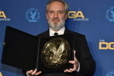 Sam Mendes se lleva el premio a mejor director por 1917 y queda a un paso del Oscar