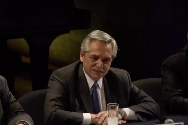 Fernández inicia su gira europea, con el objetivo de sumar apoyos de países miembros del FMI