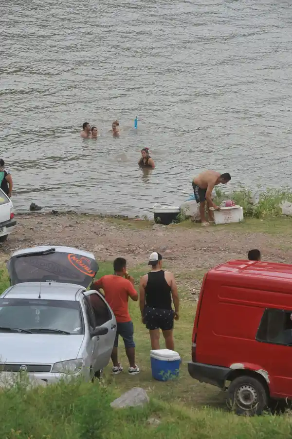 BEBIDAS. Cada vez, los visitantes llevan más conservadoras y alcohol.