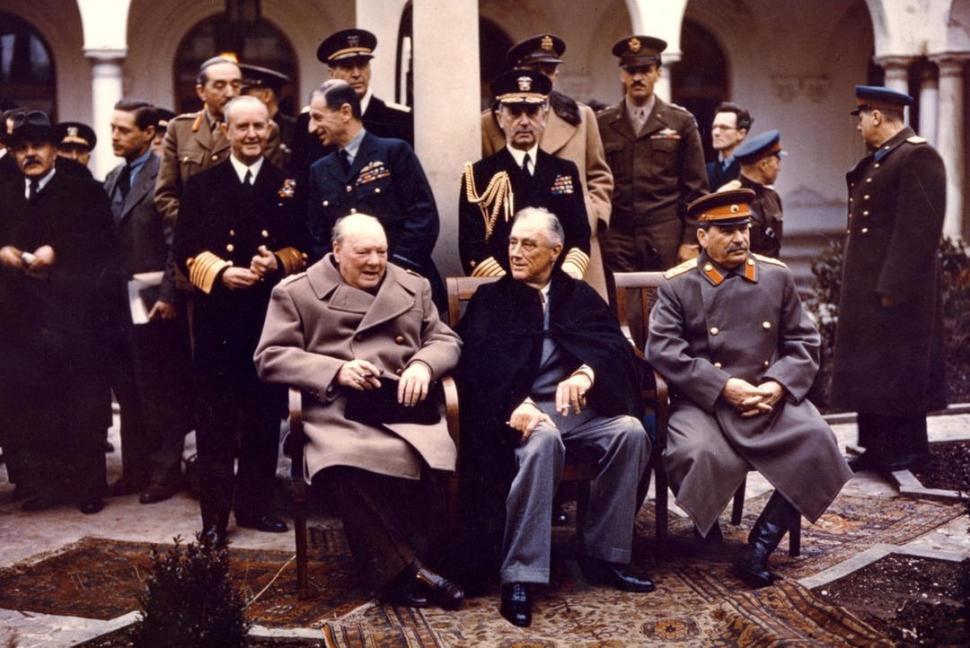 YALTA. Churchill, Roosevelt y Stalin. Se reúnen los ganadores de la II Guerra Mundial.