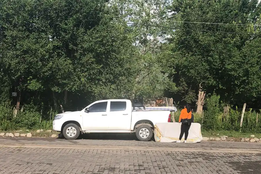 COLCHONES PARA LOS “REFUGIADOS”. La gente que durmió en la sede de los bomberos contó que no le faltó nada.